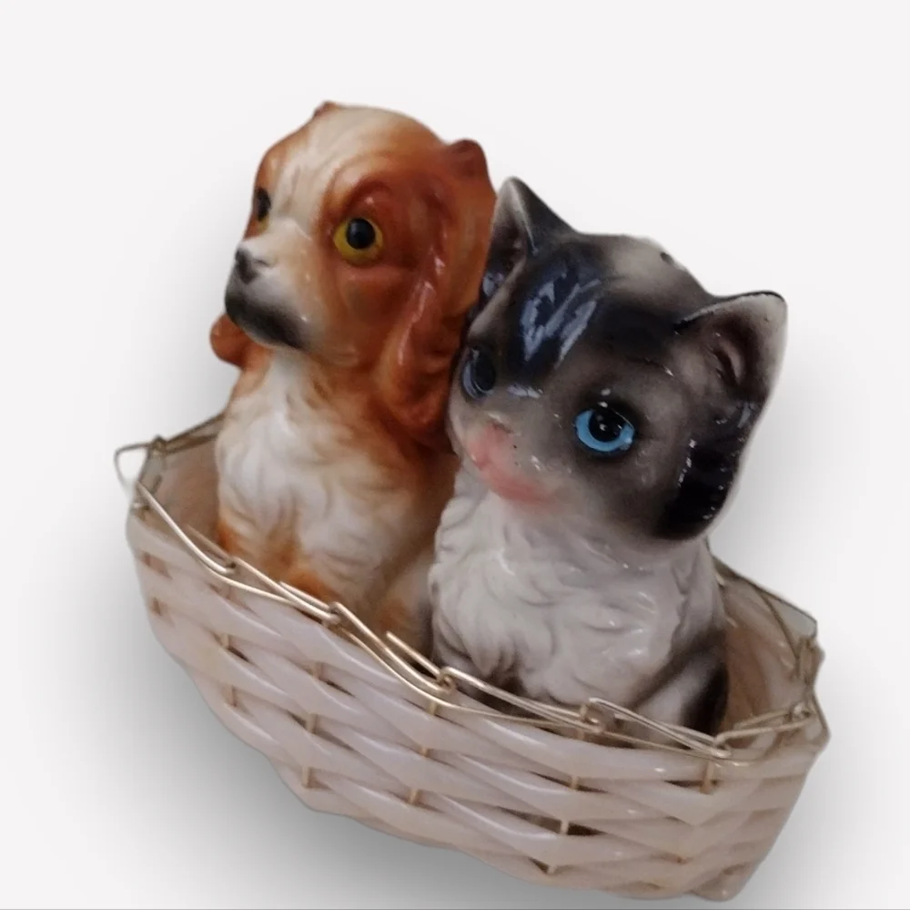 Vintage Salt & Pepper Shakers Dog & Cat Set